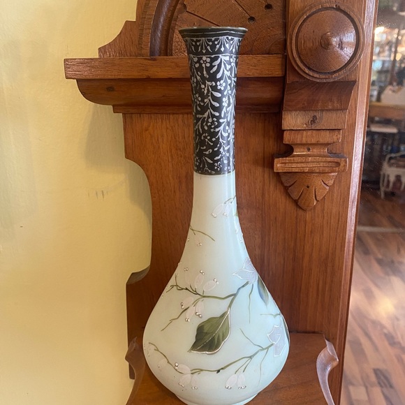 Vintage Hand Painted Uranium Vase - Picture 4 of 9